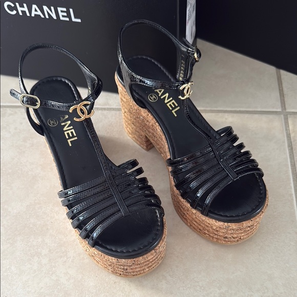 CHANEL 2025 patent black Platform Sandals - Picture 1 of 4